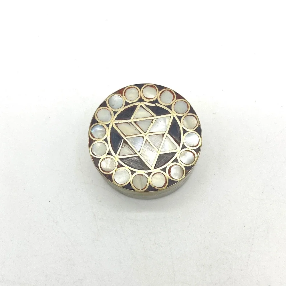 N/A vintage round